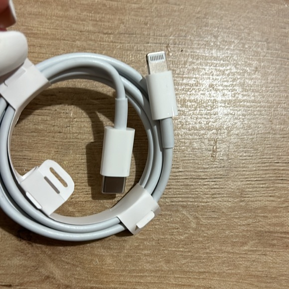 Apple Fast charger cable - Picture 3 of 3